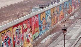 Munchachos Snacks Children: World Curiosity Berlin Wall Now